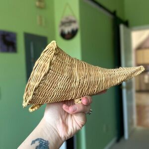 VTG Wicker Made Harvest Cornucopia Horn Basket Farmhouse Cottage Decor